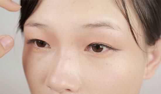  [化妆师]新手化妆教程淡妆，化妆师教你瞬间变脸！