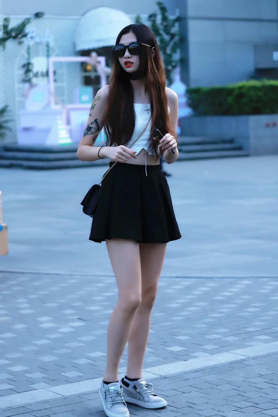 街拍路人，长得好看，普通的穿搭，就可以美成女神