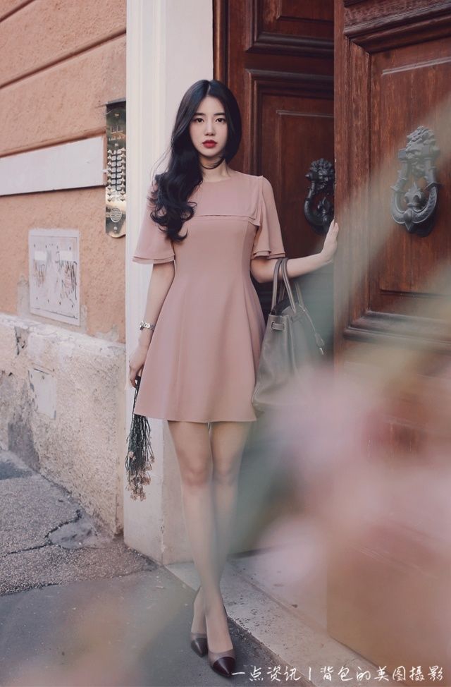 人像摄影：小姐姐看上去显得唯美动人，很是清爽，很是随意