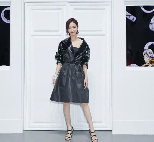 佟丽娅只是换了一款发型，气场十足，网友：这发型一般人驾驭不了