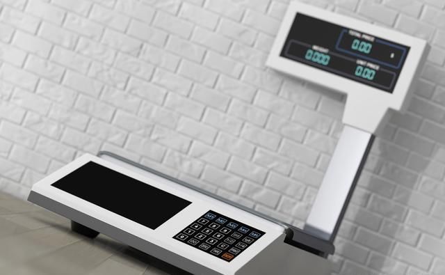  【玉米】提个醒：又到收玉米时候了，农民在地里卖玉米提防地秤