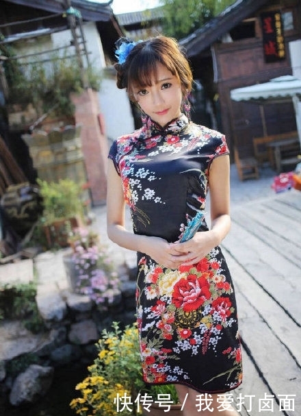  『演绎』旗袍才是真正时尚的衣服，看看美女的旗袍演绎，处处亮点