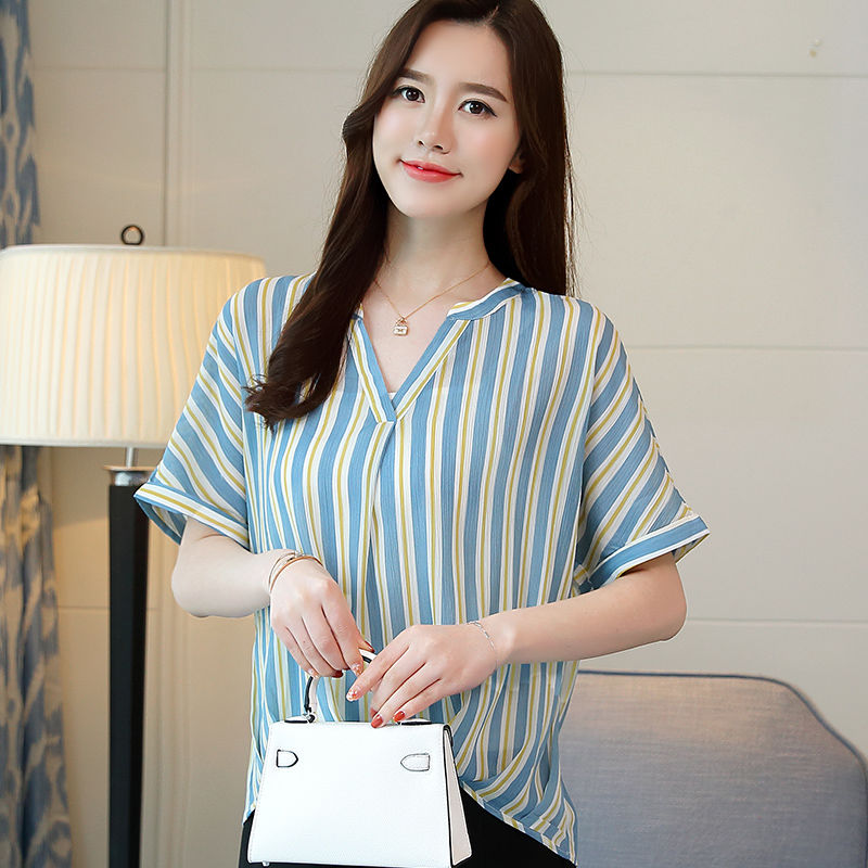 快来大饱眼福吧!好丰满性感的小身材，十分的耐看有女人味