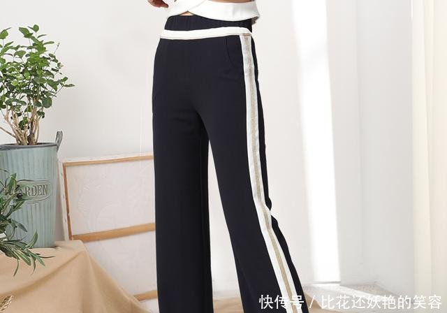今秋最受欢迎的3种裤子，显瘦显气质，特别适合大腿粗的女人！