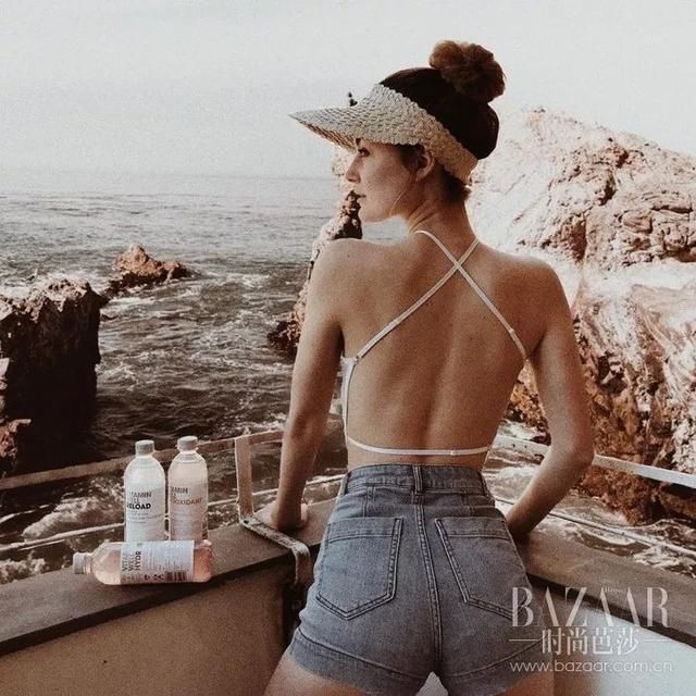 撑伞嫌费劲?时髦女防晒都选择戴这顶洋气的帽子!