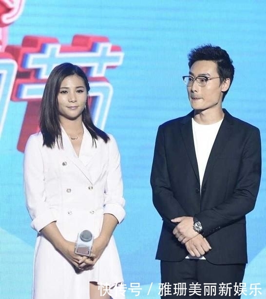  [气质]何姿秦凯合体亮相，女的穿白色连衣裙气质惊艳，男的穿西装超时尚
