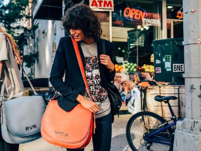 夏天将尽明日立秋，其他外套没有就算啦，这四件女生一定要有