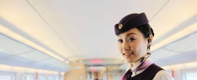  「美女」为什么在高铁上，很少看到乘务员吃饭？来听听美女乘务