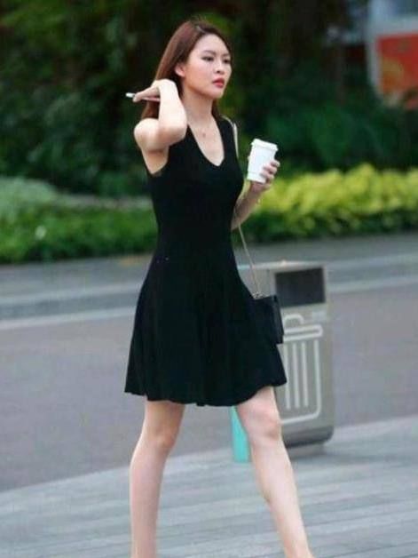 # 烟花#值得我用一生去保留，街拍：你就像烟花般美丽