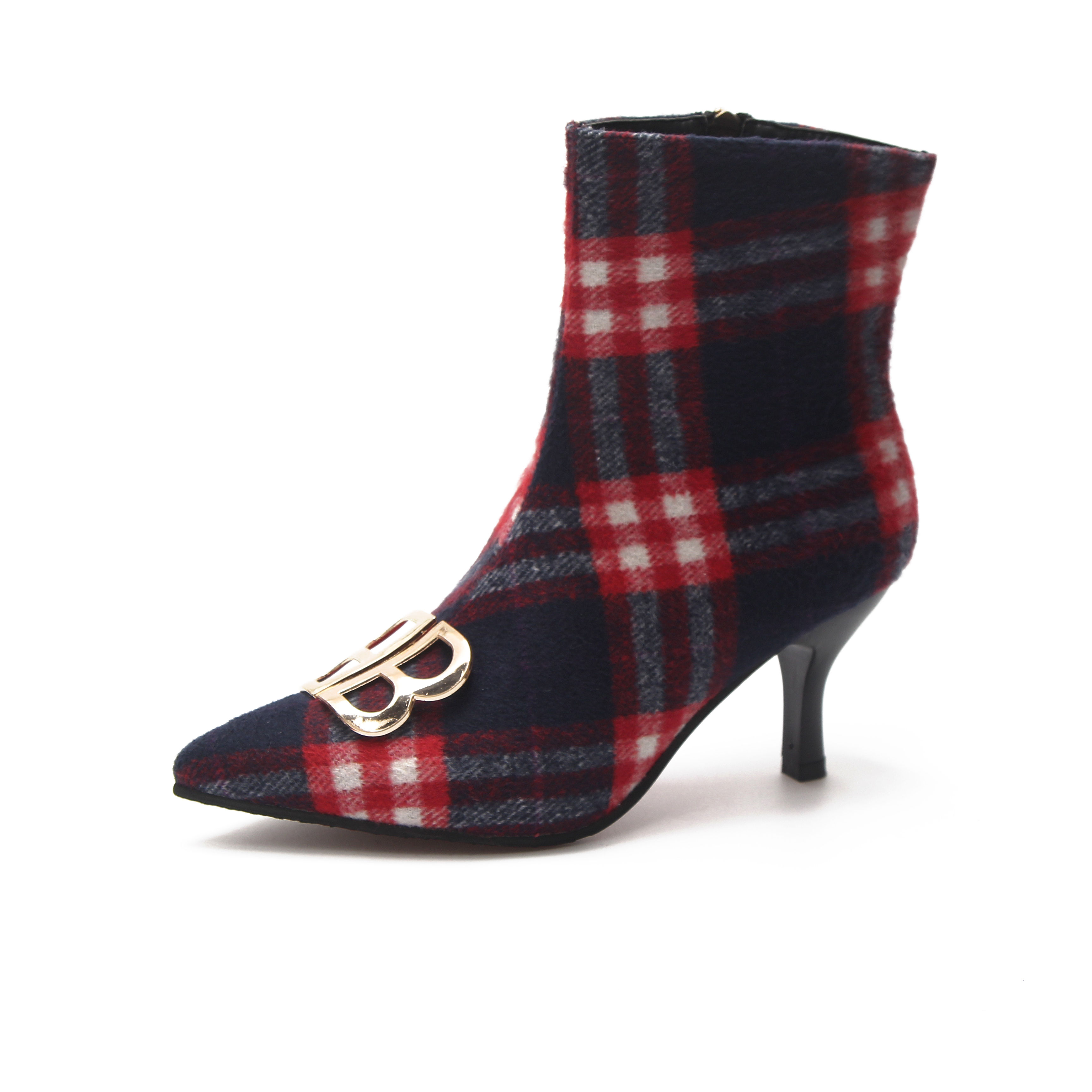 可以试试这样的高跟，让你的品味上升一个档次，上升品质