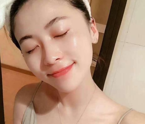  上脸之后@早春最适合的“睡眠面膜”，缓解干燥还能美白，晨起肌肤像喝饱水