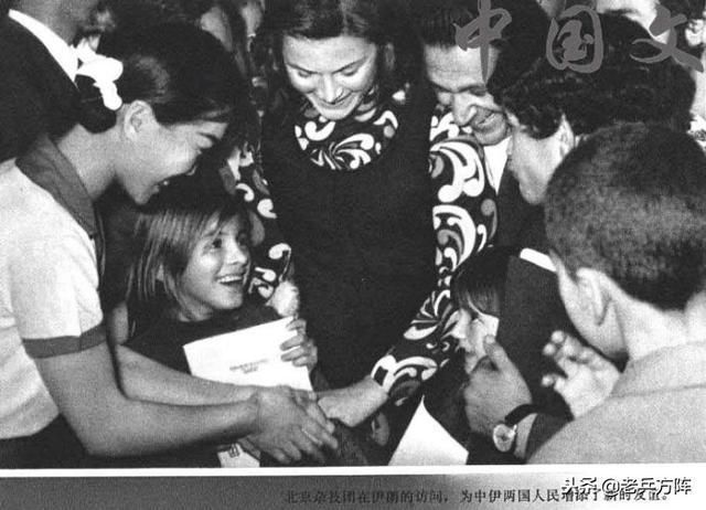 老照片：1973年《人民画报》刊载的新中国的建设者身影