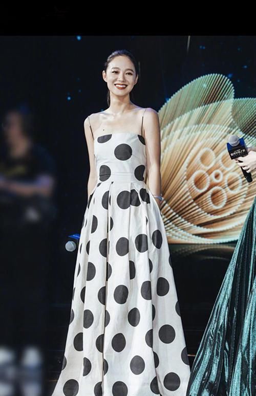  『轻松』2020年时尚流行元素，“几何图案”打破沉闷，轻松玩转腔调美感