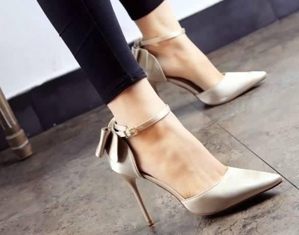 尖头高跟鞋出现之际，它是优雅的气质赢得人心高傲
