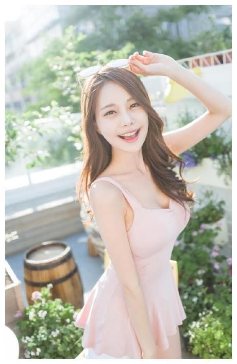 街拍：图1白嫩文静，图3美艳端丽，图8看了令人心跳加速