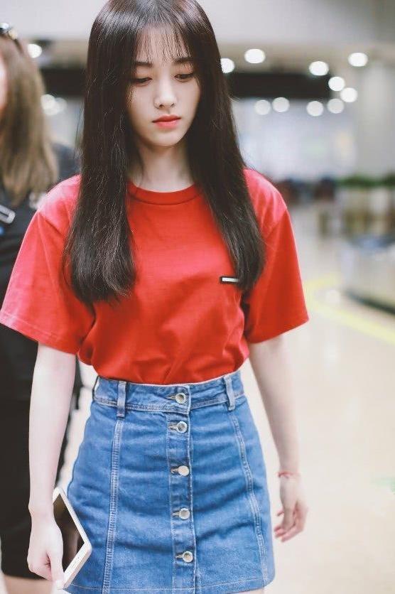 159cm的鞠婧祎身材绝了，巴掌大的裙子塞不满，分你点肉吧！