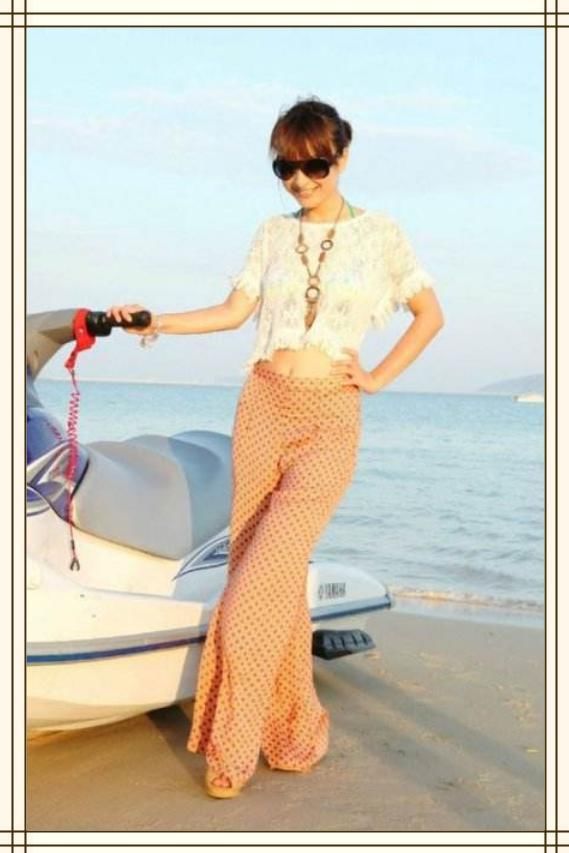 吴昕真会扮嫩！蓝T配蓝裙秒变高中生，网友：搞不懂潘玮柏咋想的