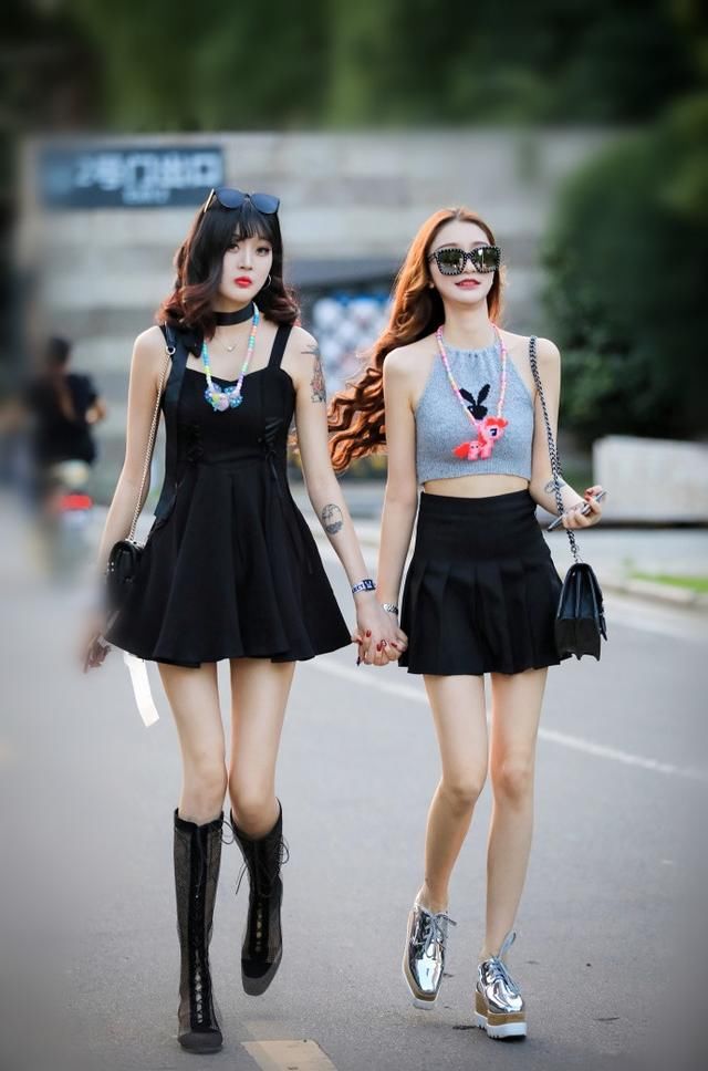 路人街拍，一个人的气质与穿衣搭配息息相关!