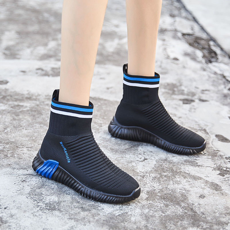 今秋超火的“袜子鞋”，款款舒适百搭还养脚，逛街你就是“亮点”