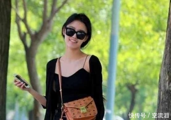  『红色』街拍：丰姿绰约的小姐姐，一条红色的连衣裙，女人味十足