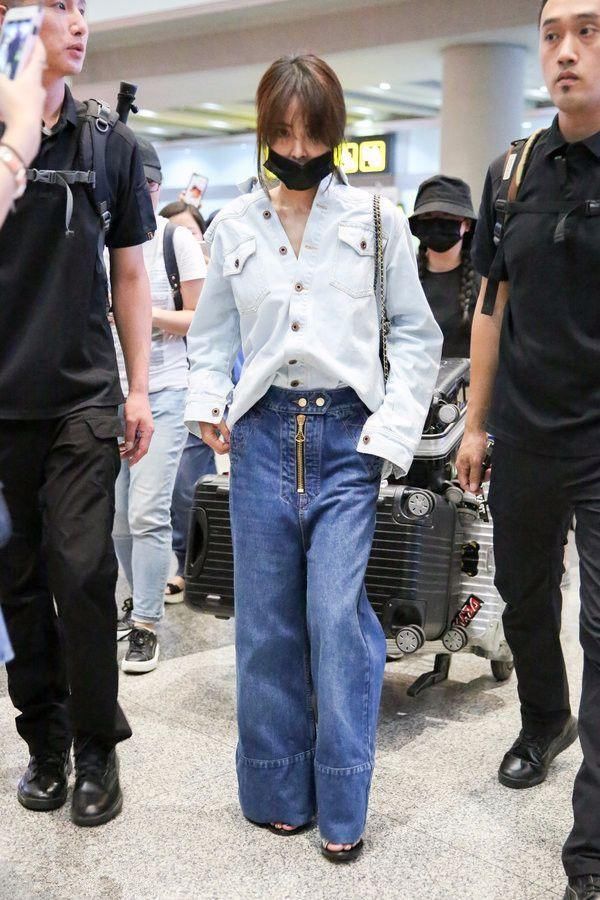 蔡依林满身赘肉，为了显高穿露腰装！网友：裤子扫地根本撑不起来