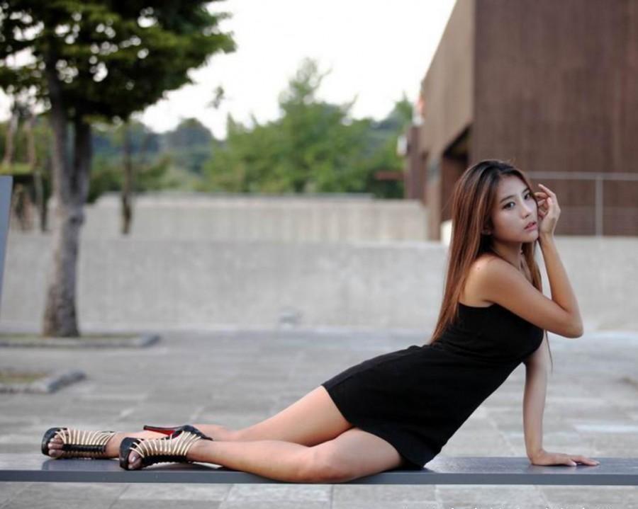 时尚性感的包臀裙小姐姐,身材紧致匀称,特别有魅力!