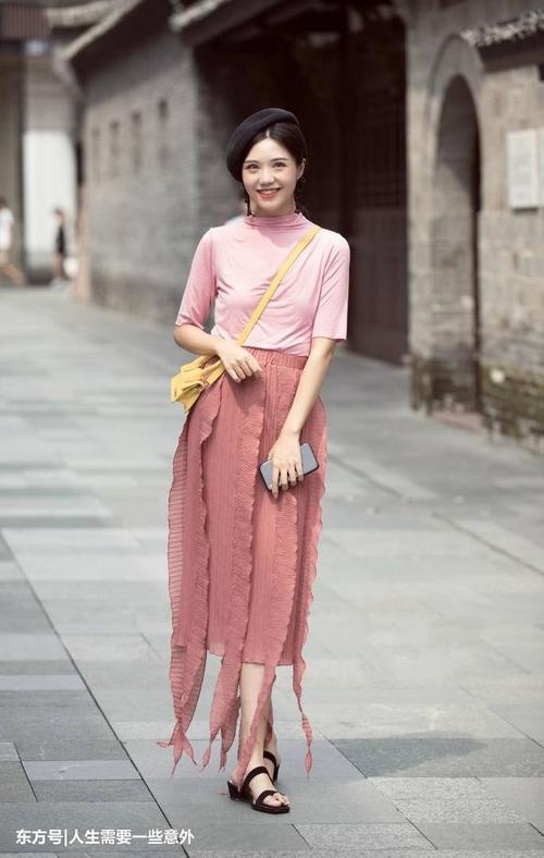 街拍路人，夏天学会这些时尚搭配，让你走到哪都是万人迷