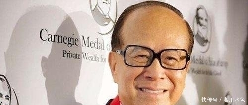  现如今：中国真正的“隐形首富”，身价超过了李嘉诚，90岁仍活