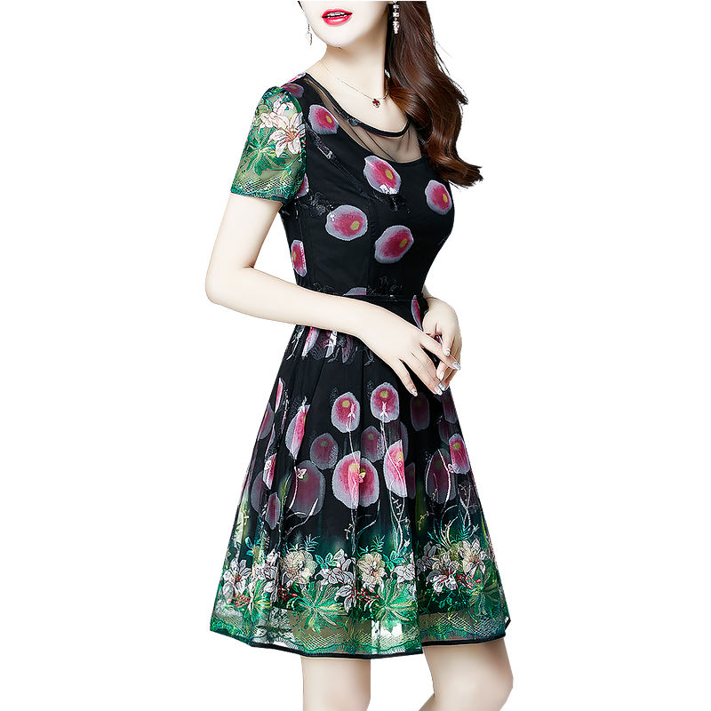 有一种裙叫“网纱裙”，魅力气质无形中增添女人味，美的勾人心魄