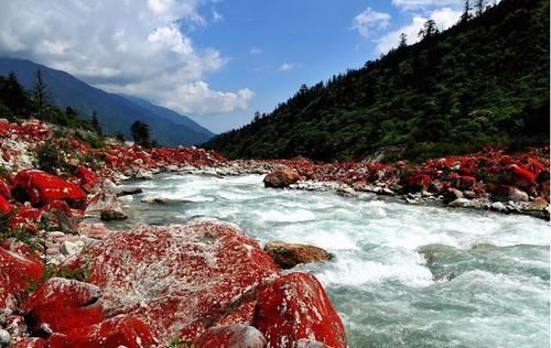 秋天最适合旅游的地方，比九寨沟还美，好像“人间仙境”
