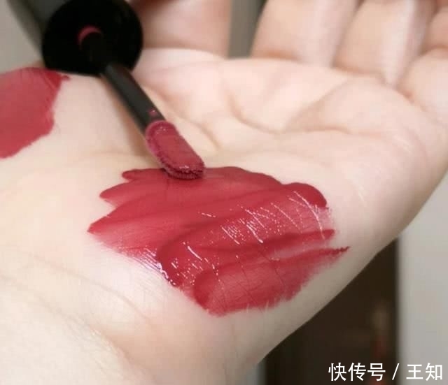  款唇釉：2020年MAC新品首发：唇釉593国内没有，樱花壳和无印风，你站哪个