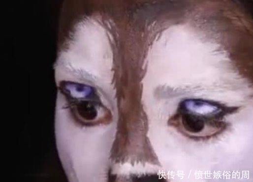 国外女子化妆成家中的二哈，没想到狗子看到后的表情亮了！