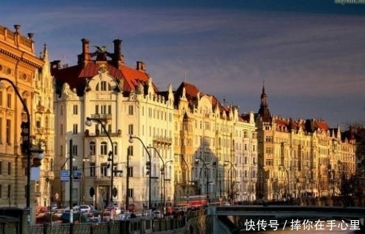 印度街头看到这些僧人，千万不要一直盯着或上去拍照，否则会后悔