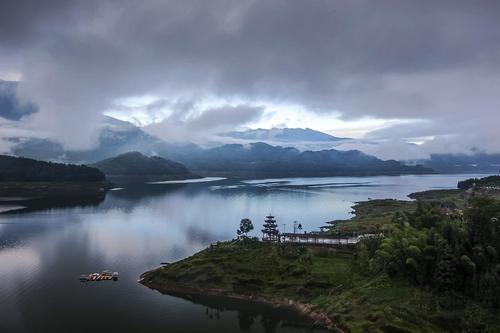 四川一景区时隔六年之久重出江湖,网友:九寨沟可算是遇到对手了
