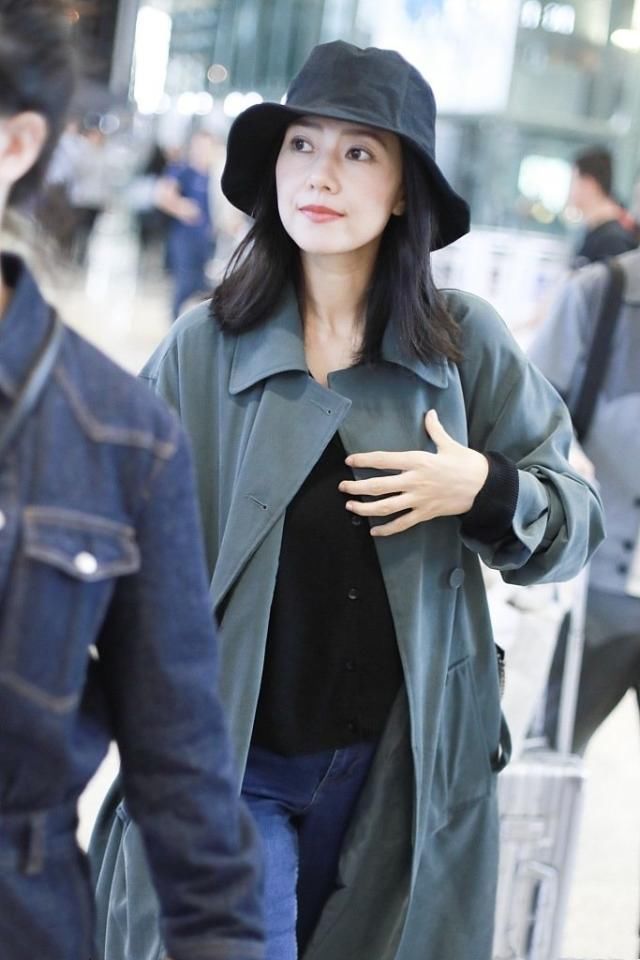 『 出门』小圆脸超像高圆圆，婆婆化妆出门比儿媳精致，赵又廷女儿首露正脸