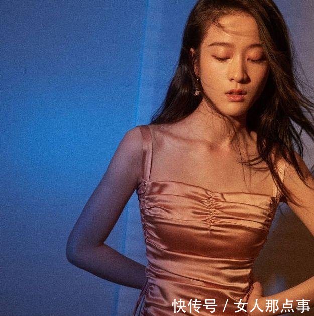 迪丽热巴和吴谨言撞上裙子，这一刻才知道身材的重要性！