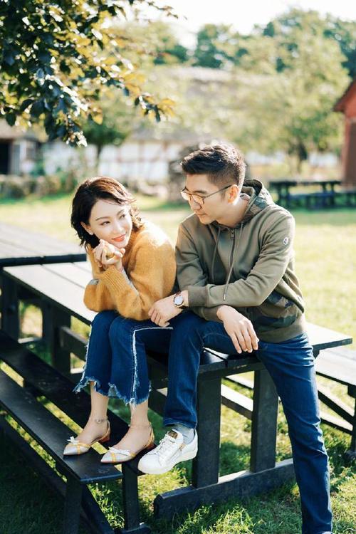 41岁的陈数身穿印花旗袍大秀好身材，古典优雅，这气质真不是盖的