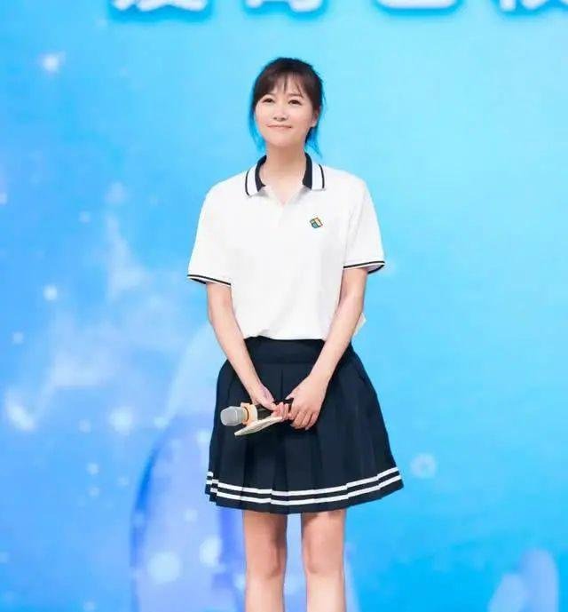  『次徐静蕾穿』简单不简约的搭配,温婉端庄,散发你的优雅气质
