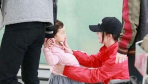 她嫁给大12岁男星,生完孩子仍拼命工作