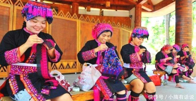 假期到苗寨旅游，美女私下递给“个人用品”别乱接，不是给你擦汗