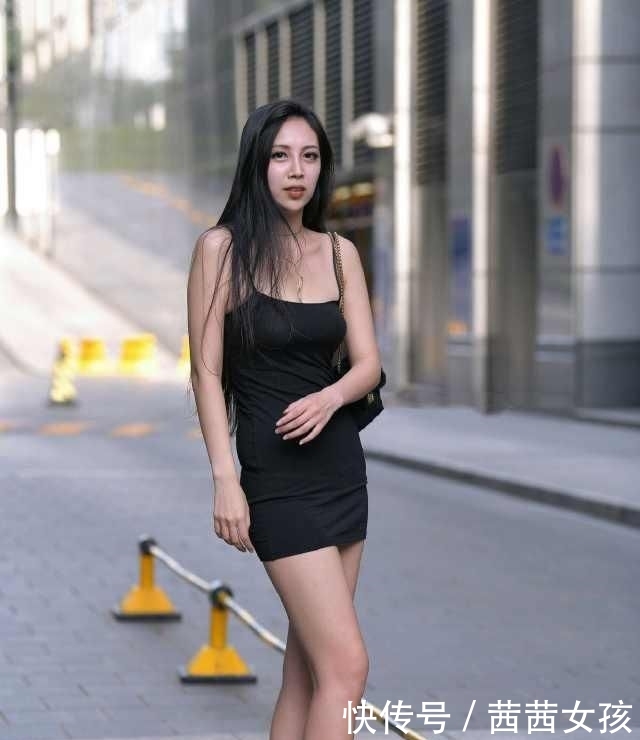 优雅:街拍:黑色的服装很显女性的优雅