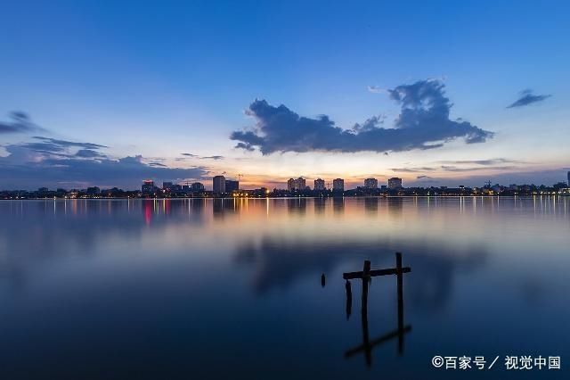 苏轼最经典的一首诗，仅仅四句，却写出了江南最美的景色！