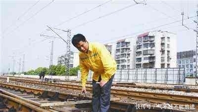  #高铁#一个职业到了印度是这样跑偏的：在中国是养路员，在印度