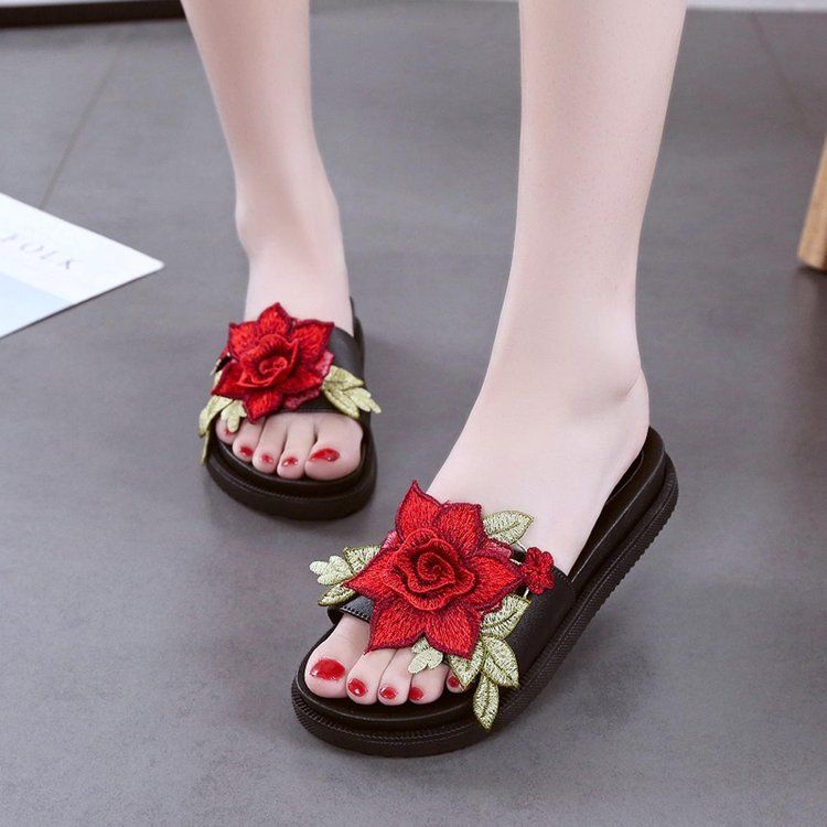 适合20-40岁女性穿的沙滩凉鞋，夏季有这几件就够了