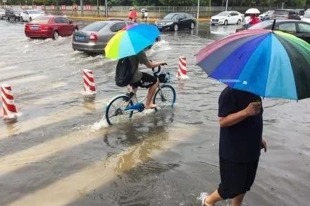  局地|7号台风赖着不走，8号台风“范斯高”又来了······