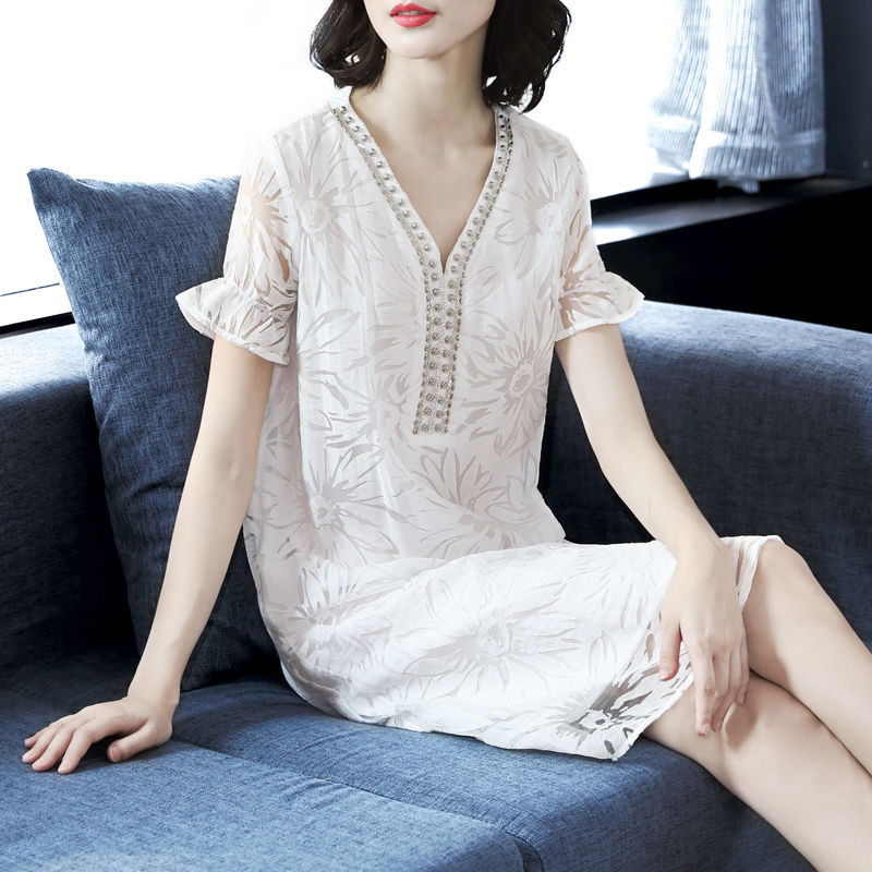 老婆年过51岁,换上这大牌“欧货”裙,高贵洋气嫩成29岁