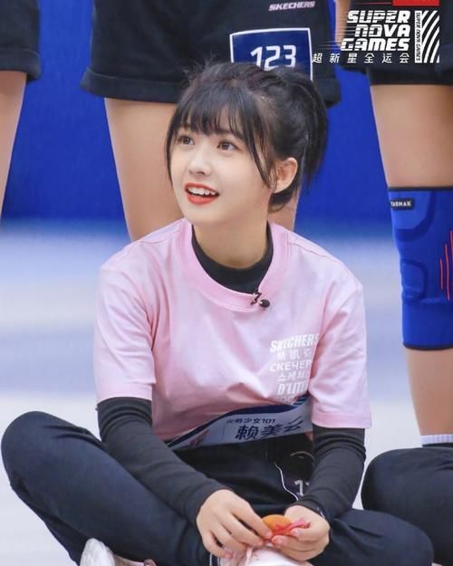 #女生#女生这几种发型留久了,发际线会上移,你的发型是这样的吗