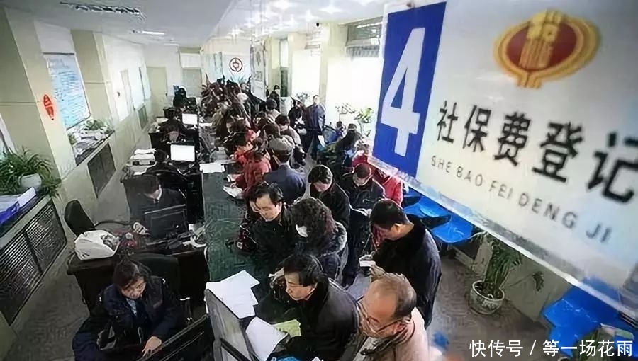 下岗职工，82年工作现在55岁了，能办理退休手续吗？