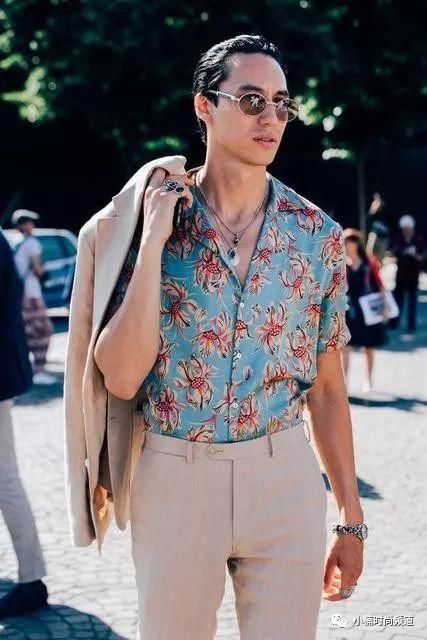 这个夏天不花不型！男士印花衬衫的都市+度假风时尚混搭技