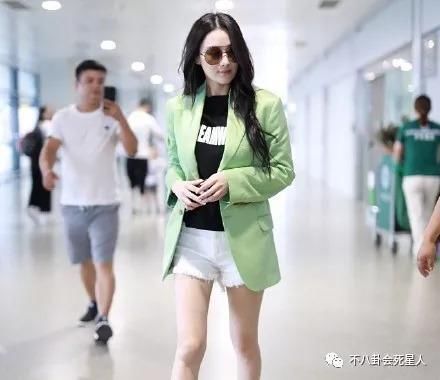 女星早秋机场秀，蒋欣依旧雄壮，张馨予幸福肥，吴昕身材比例太虐